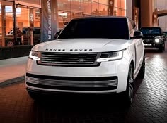 Range Rover SV First